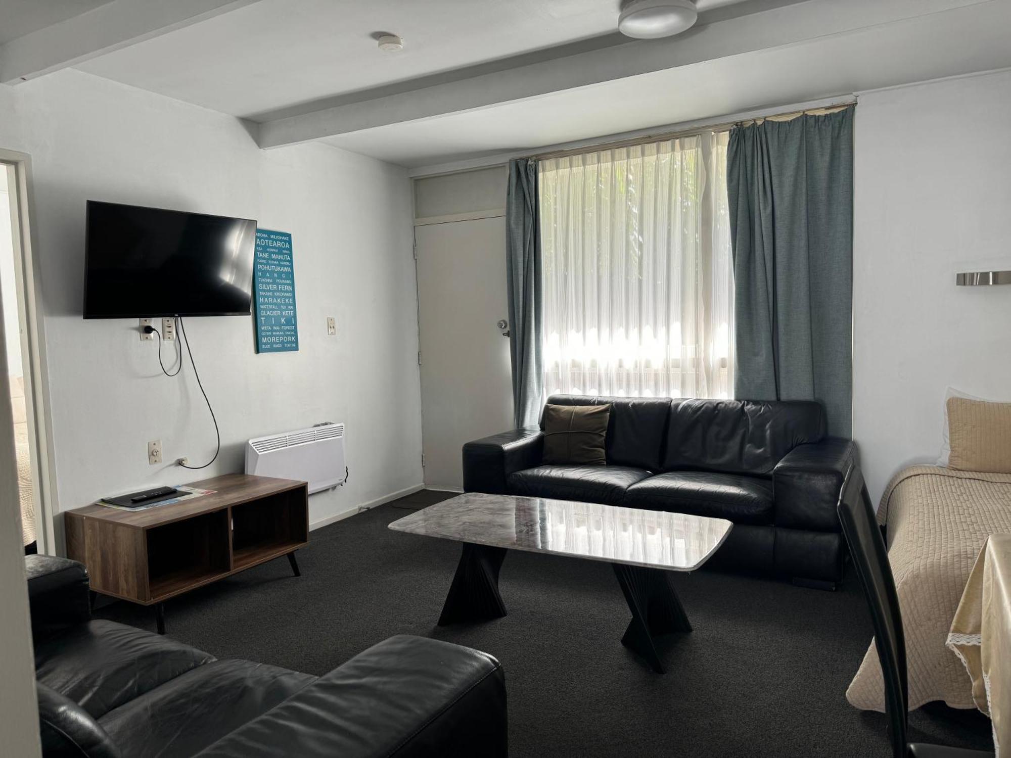 Diplomat Motel Κράισττσερτς Εξωτερικό φωτογραφία