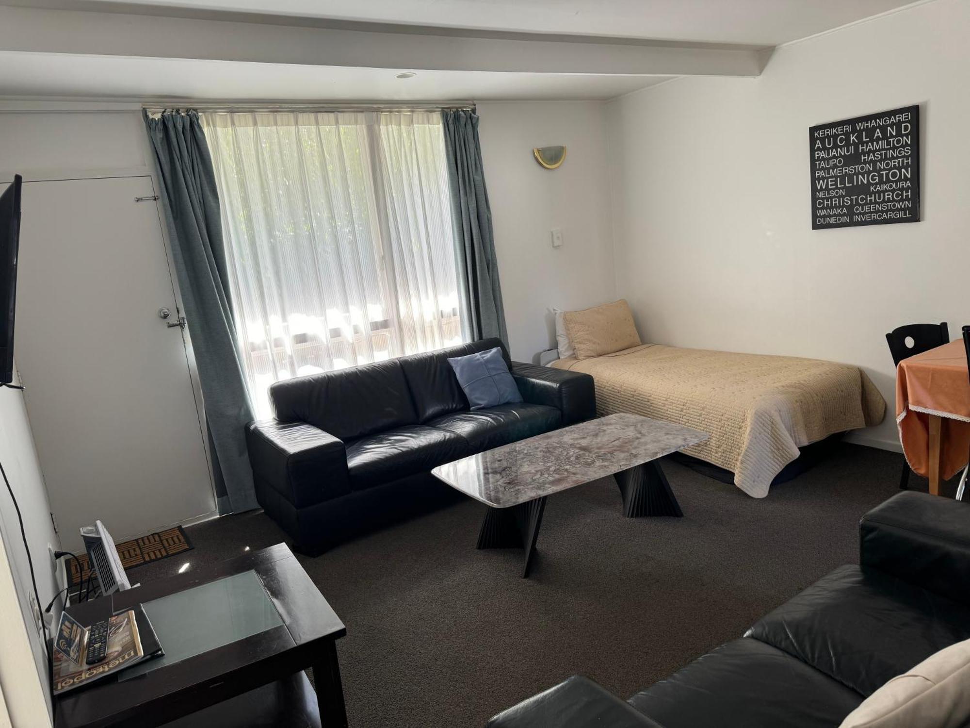 Diplomat Motel Κράισττσερτς Εξωτερικό φωτογραφία